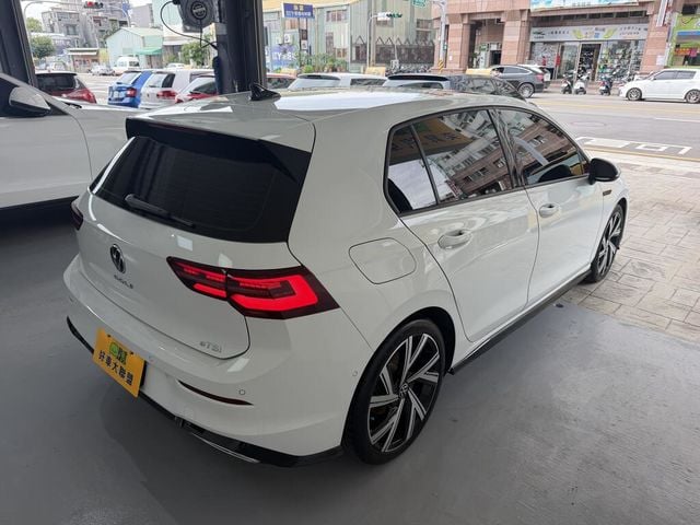 VOLKSWAGEN福斯 GOLF  第2張相片