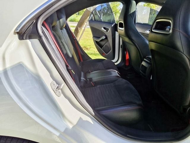 Mercedes-Benz/賓士 CLA45 AMG  第12張相片