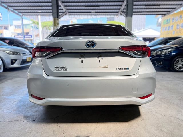 TOYOTA豐田 COROLLA ALTIS HYBRID  第4張相片