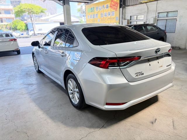 TOYOTA豐田 COROLLA ALTIS HYBRID  第7張相片