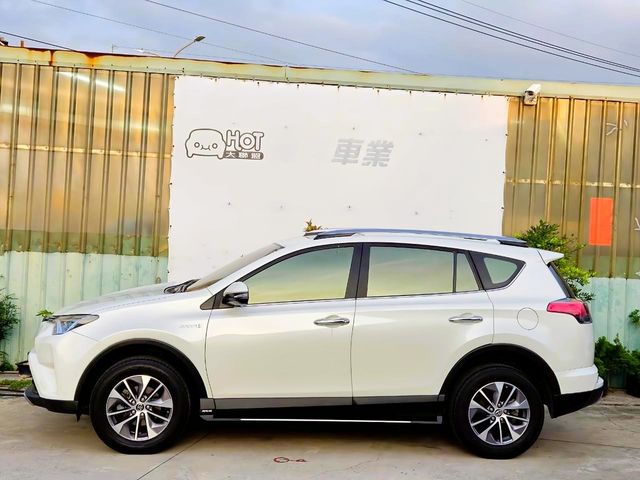 TOYOTA豐田 RAV4  第8張相片