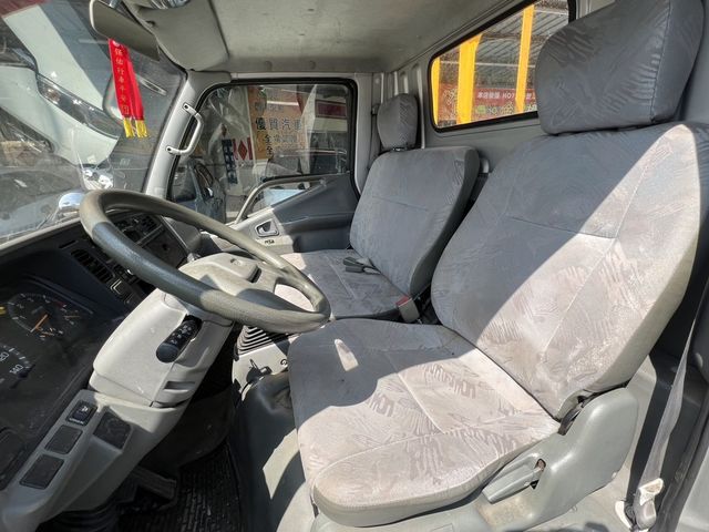 MITSUBISHI三菱 CANTER  第10張相片