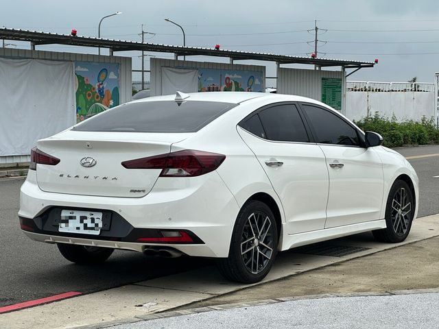 HYUNDAI現代 ELANTRA  第2張相片