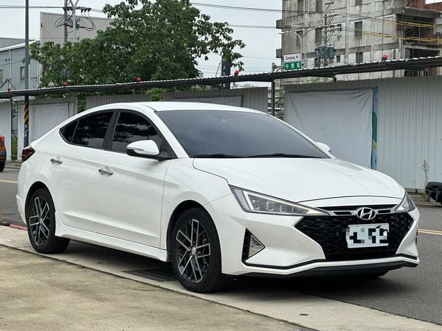 HYUNDAI現代 ELANTRA  第3張相片