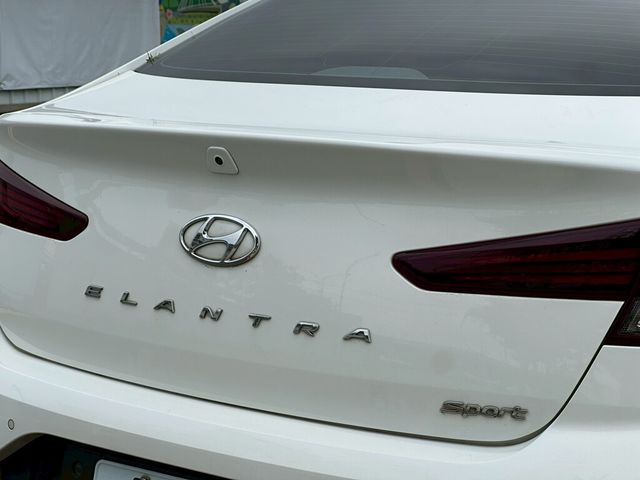 HYUNDAI現代 ELANTRA  第5張相片