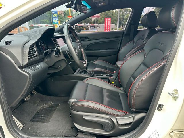 HYUNDAI現代 ELANTRA  第8張相片