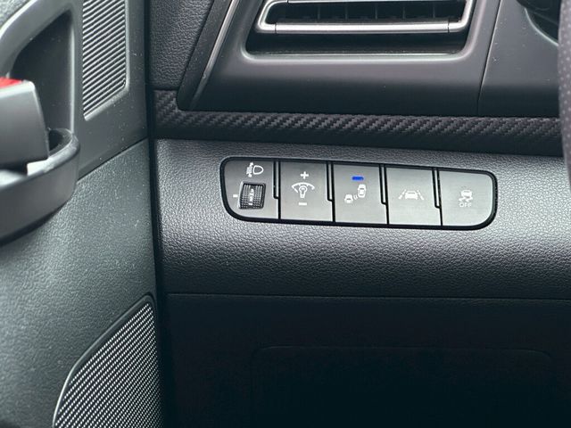 HYUNDAI現代 ELANTRA  第11張相片