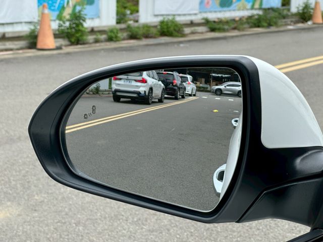 HYUNDAI現代 ELANTRA  第17張相片