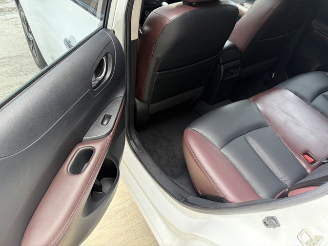 NISSAN日產 TIIDA  第5張相片