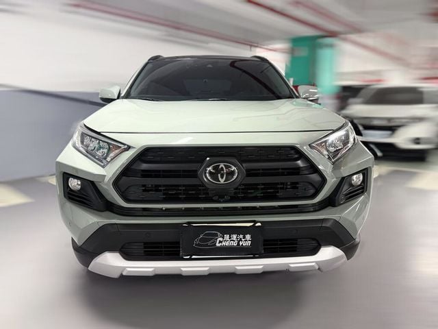 TOYOTA豐田 RAV4  第3張相片
