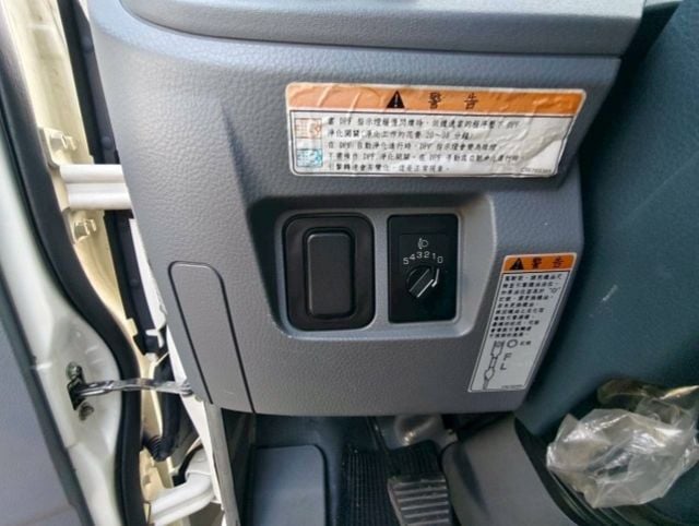 MITSUBISHI三菱 CANTER  第10張相片