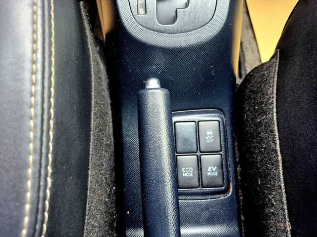 TOYOTA豐田 PRIUS C  第12張相片
