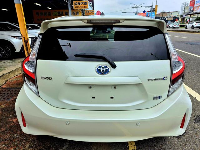 TOYOTA豐田 PRIUS C  第16張相片