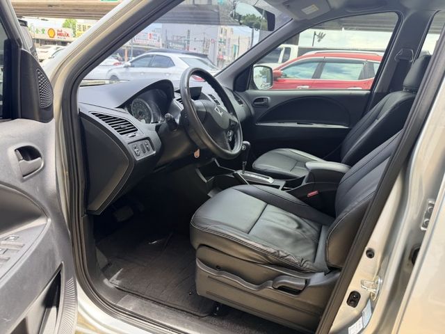 Mitsubishi Zinger  第7張相片