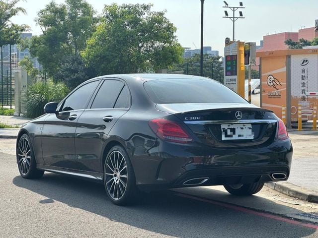 Mercedes-Benz/賓士 C300  第7張相片