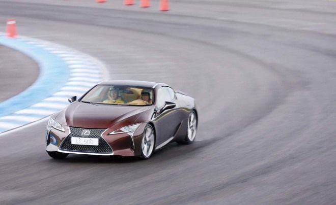 優雅暴力走行 Lexus LC 500 