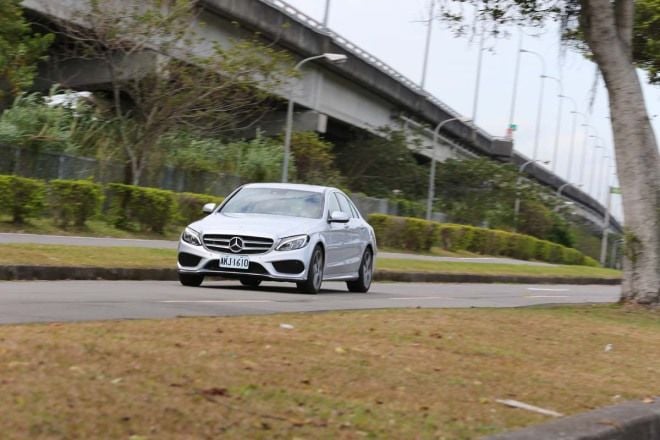 捨不得鬆開油門M.Benz W205 C250 AMG Line
