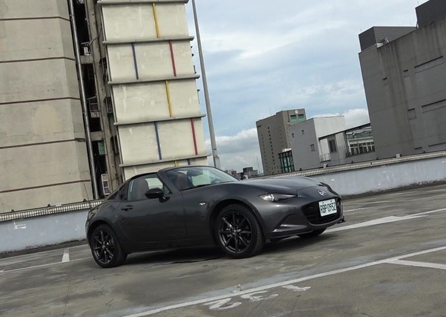 [影音] 難以抗拒的上空寶貝 Mazda MX-5 RF電動硬頂敞篷跑車試駕