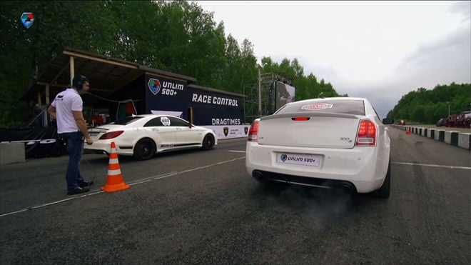 [影片]雙Mercedes-AMG夾敵「750PS」CLS 63與「770ps」C63對抗「900ps」Chrysler 300C