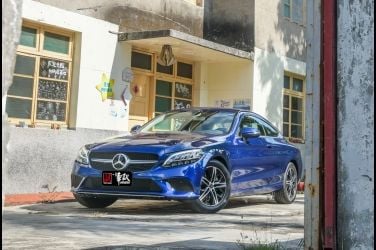 輕裝貴公子  Mercedes-Benz C180 Coupe(上)