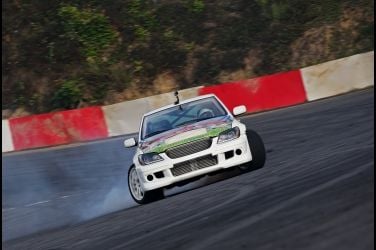 LEXUS IS200能飄嗎!?  600hp後輪毫無招架!!!