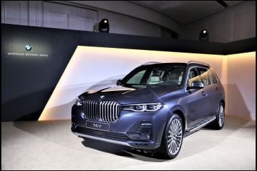 一方  BMW X7