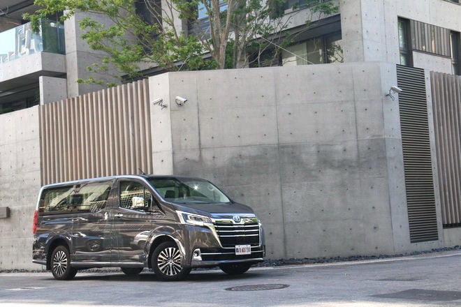 商旅之戰竄起新秀　Toyota Granvia豪華九人座商旅車試駕