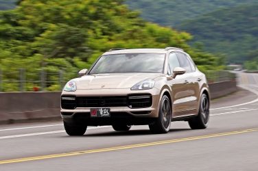 顛覆物理定律  Porsche Cayenne Turbo !!