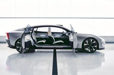 超閃北極星 Polestar挑戰Tesla