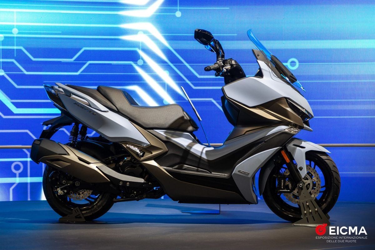 2023 KYMCO Xciting S400展場亮相：銳利輪廓上身，超值都會大羊顏值再升級！ | 2021米蘭車展