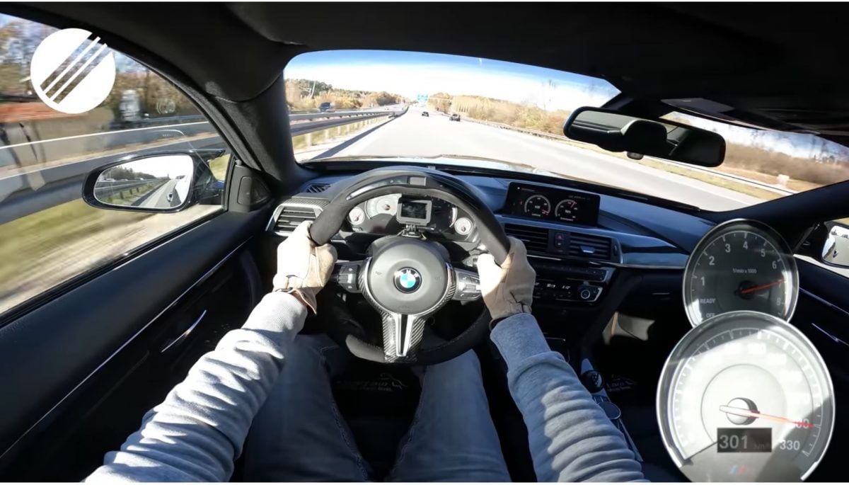 大改第一代 F82 BMW M4 ，在德國無限速Autobahn不費力直上300km/h！