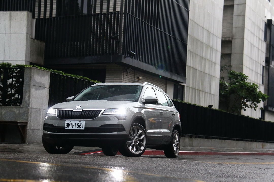 不只加量、入手門檻更降至百萬內！Skoda Karoq玉山黑熊版試駕