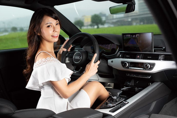 Motor Babe - 四環戰力 強勢回歸    Audi A4 Sedan 45 TFSI quattro S line