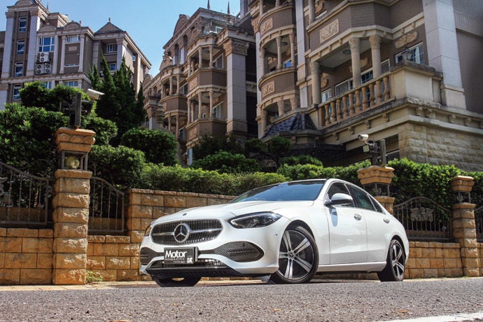 Mercedes-Benz    C200 Avantgarde