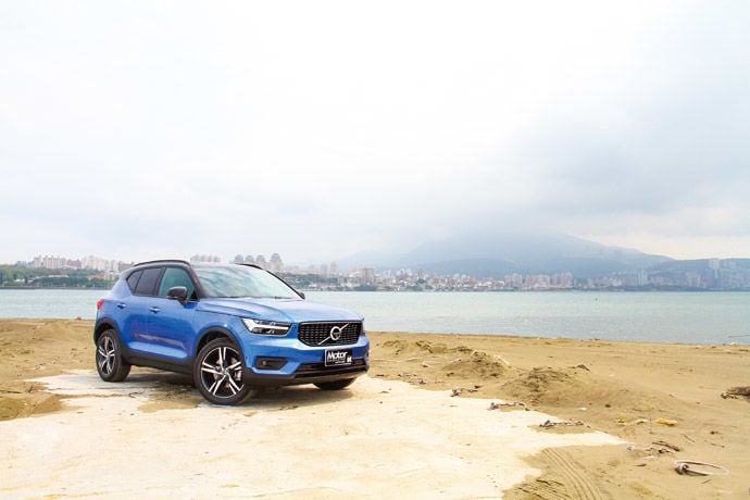 微電小型都會休    Volvo XC40 B5 R-Design
