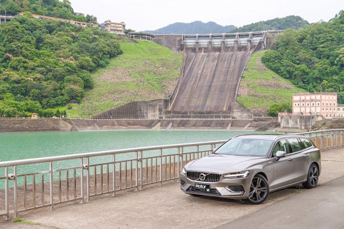 豪華雙能旅行車    Volvo V60 Recharge T8