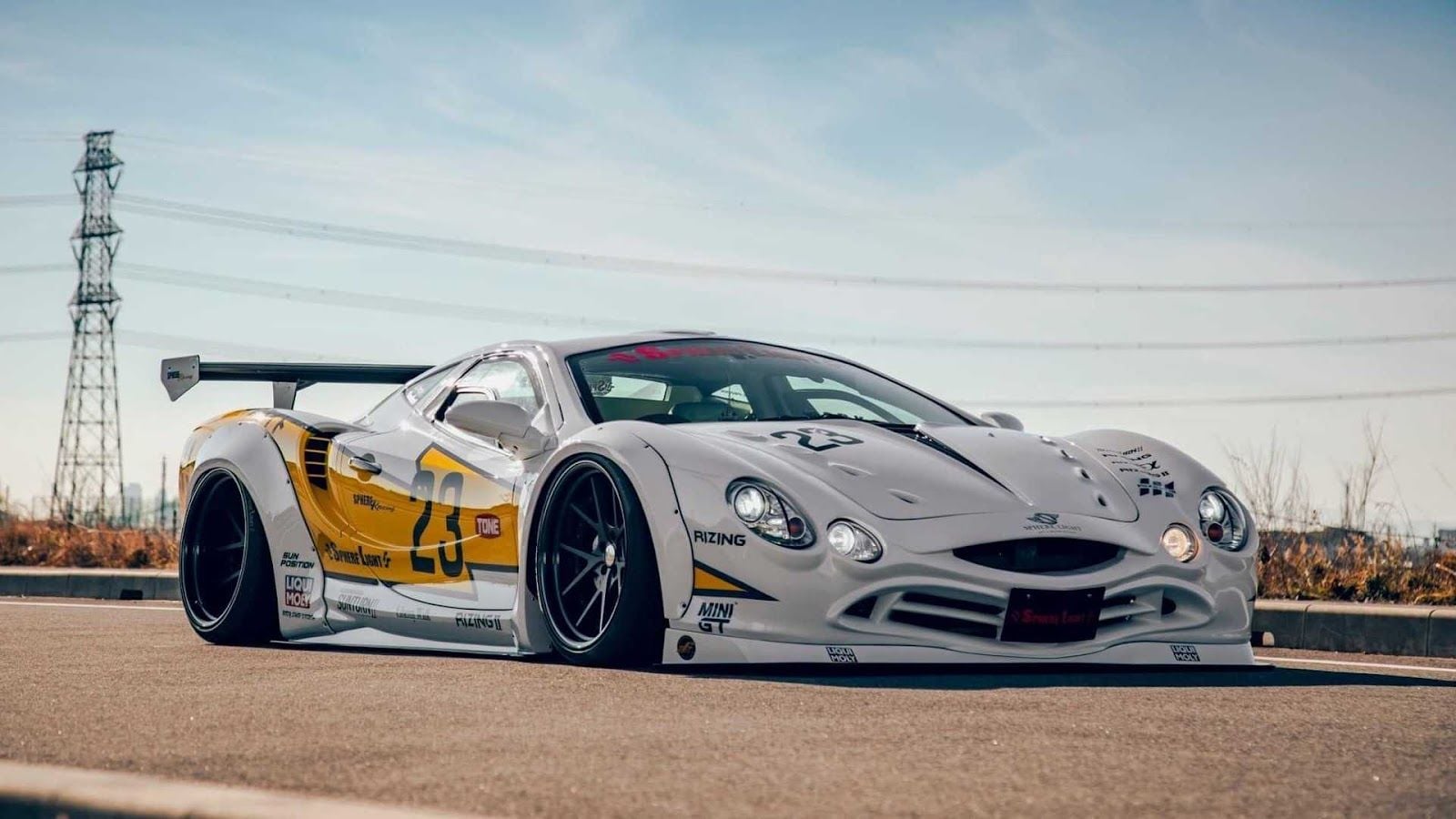 Mitsuoka Orochi搭配 Liberty Walk 產生剛剛好的狂野