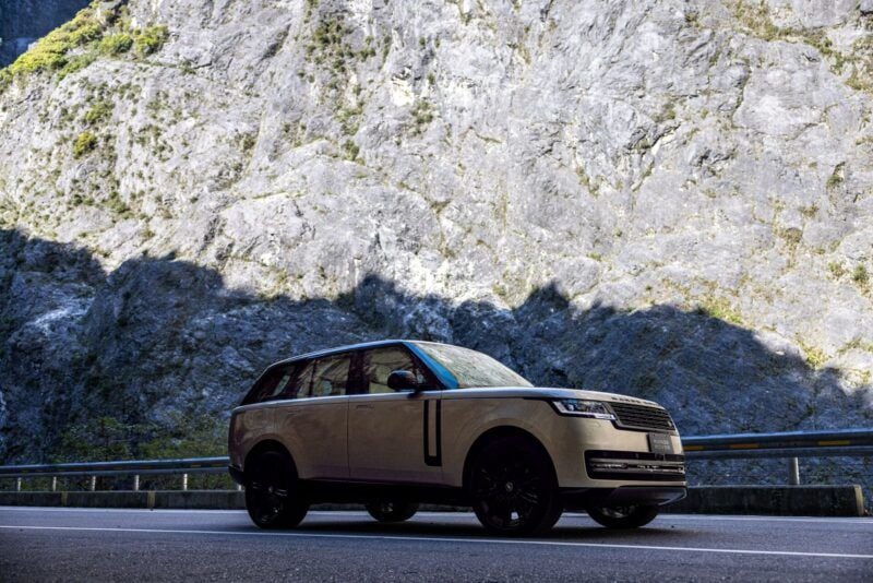 完美詮釋 MODERN LUXURY 現代奢華 THE NEW RANGE ROVER 重新定義奢華移動新格局