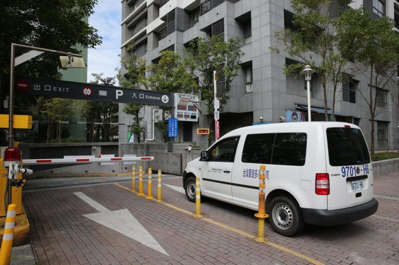 公司、住家停車兩頭難？ 一手車訊跨區停車來幫忙！