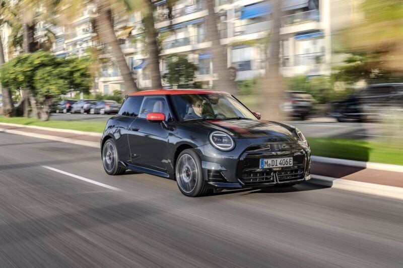 佛要金裝 Mini Cooper SE with JCW trim