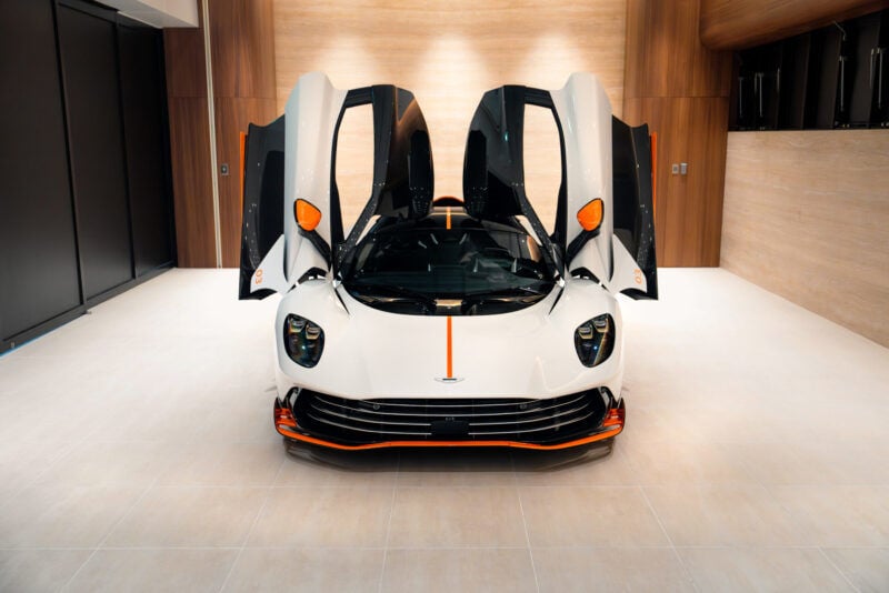 Aston Martin 台中旗艦展示暨服務中心正式開幕 全新中置引擎超級跑車 Valhalla 同步登場