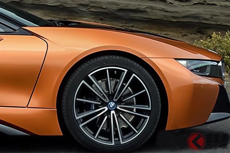 搭載1.5升引擎、超過370匹馬力！ 全新「4WD」跑車引起熱烈迴響！ 輕量化車身展現強烈存在感，更有車迷直呼「真是傑作」！ BMW首創「革命性車門」設計，i8再次成為焦點！