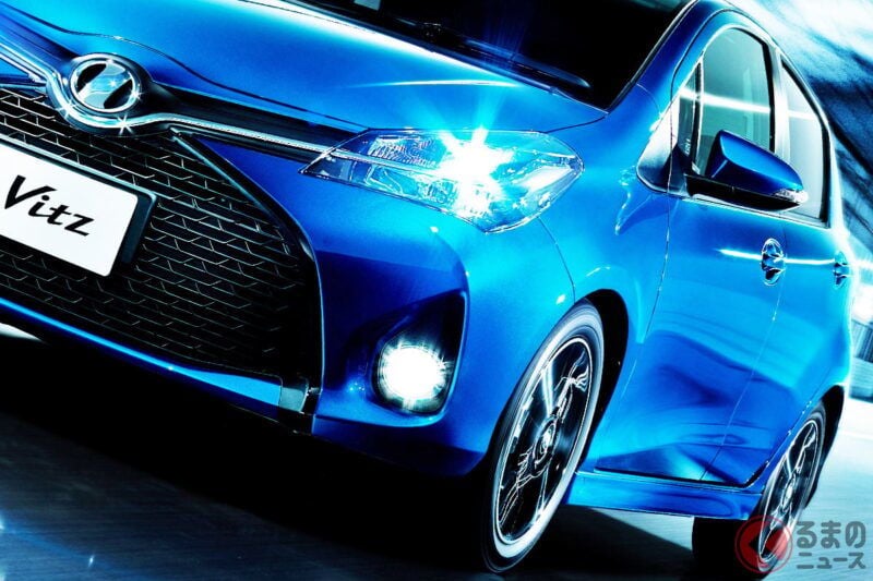 豐田（Toyota）的「超迷你跑車」太厲害了！ 不僅是「5 號牌車身」，還有搭載 5 速手排 × 渦輪增壓的車型！？ 回顧當年新車售價僅 100 萬日圓初頭的「超親民跑車」Vitz RS