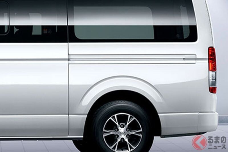豐田「9人座 HiAce」引起熱烈討論！ 採用「3＋3＋3」三排座設計，有人表示「既能載客又能放行李，非常適合接送用途」！ 行李廂超寬敞又方便的「DX Long」版本也令人驚艷！