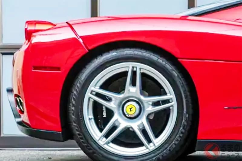 價值高達 9 億日圓等級的「V12 超級跑車」超驚人！ 搭載超過 650 匹馬力的「自然進氣引擎」！ 採用整個向上掀開的「創新車門」設計！ 由日本人操刀設計的法拉利「Enzo」現身美國拍賣會