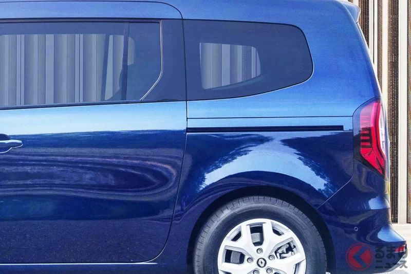 即將開賣的「全新3排7人座MPV」引發熱烈討論！搭載強勁的1.3升「渦輪」引擎！4.9公尺車身＋「滑門」設計，讓人直呼「好想要」！「對開式」尾門也很加分……雷諾「Grand Kangoo」成為話題焦點