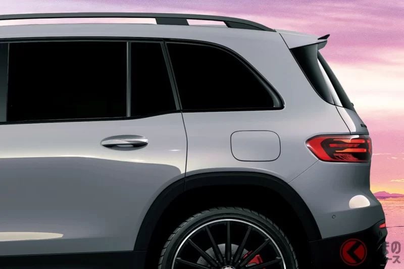搭載2.0升引擎、輸出「超過300匹馬力」！全新「三排七人座SUV」正式上市！全長約4.6公尺的「方正車身」設計，並採用豪華「專屬內外裝」配置！Mercedes-AMG「GLB 35 Final Edition」登場