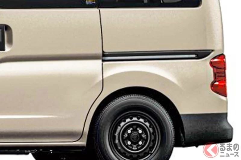 新車236萬日圓！日產全新「小型廂型車」引發熱烈討論！全長4.4公尺的「剛剛好」車身尺碼，提供「三排七人座」設定！採用超方便的「滑門」設計，「NV200 Vanette」在經銷據點也成為話題焦點！