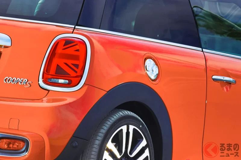 比輕自動車還便宜入手!?「150萬日圓以下」的小巧高級進口車「MINI」是什麼來頭？搭載2.0升渦輪引擎×6速手排！操控同樣熱血的第三代「MINI 3門／5門」究竟是怎樣的車款？