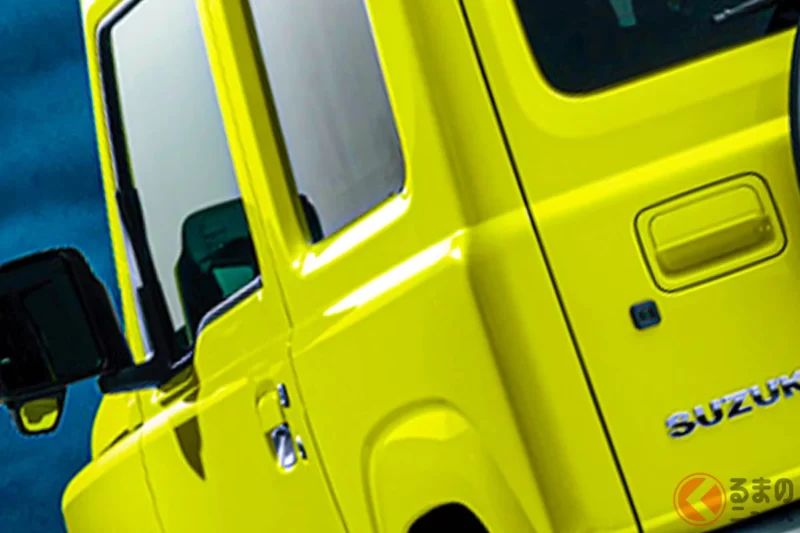 新車約190萬日圓！鈴木全新「小型四驅SUV」登場！經過「7年進化」的全長3.4公尺「方正造型」！油耗超過每公升16公里的「最新Jimny」在經銷商間也成為話題